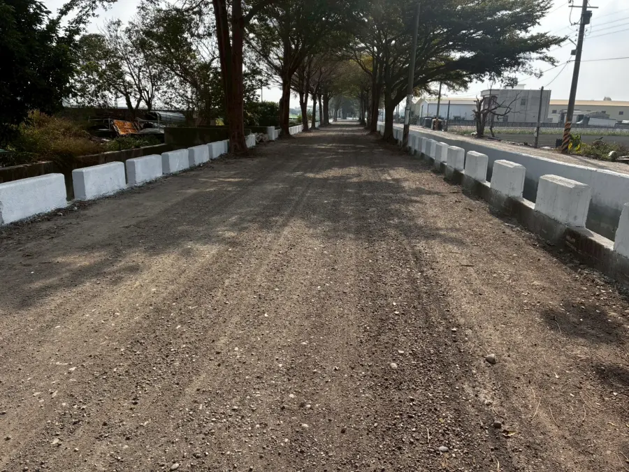 施工中,整地的路基