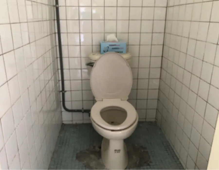 施工前,老舊廁所